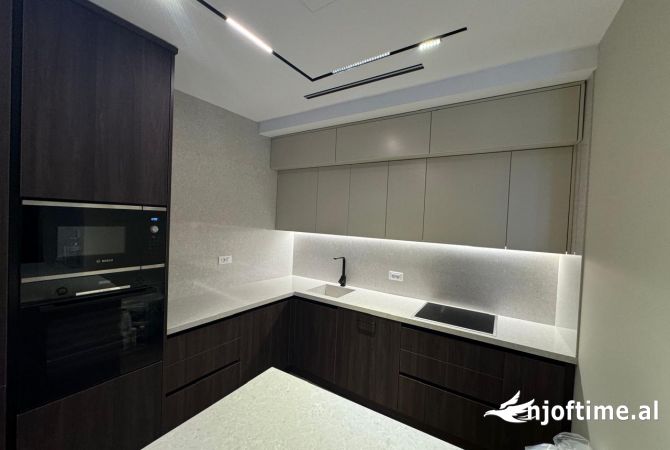 Shtepi ne shitje Apartament ne Tirane, 2+1, Mobilimi E mobiluar, Pagesa 580,001  Euro.