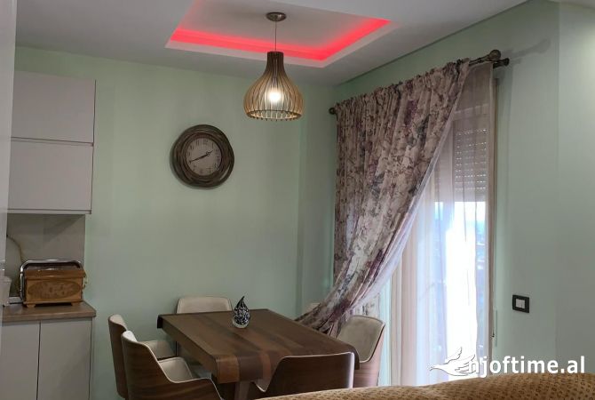 Shtepi ne shitje Apartament ne Tirane, 3+1, Mobilimi E mobiluar, Pagesa 145,000  Euro.