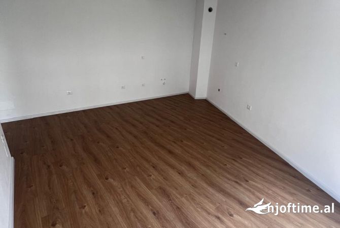 Shtepi ne shitje Apartament ne Tirane, 1+1, Mobilimi Bosh, pa mobiluar, Pagesa 85,999  Euro.