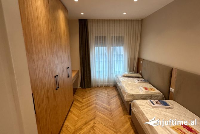 Shtepi me qera 3+1 ne Tirane - 2,500 Euro