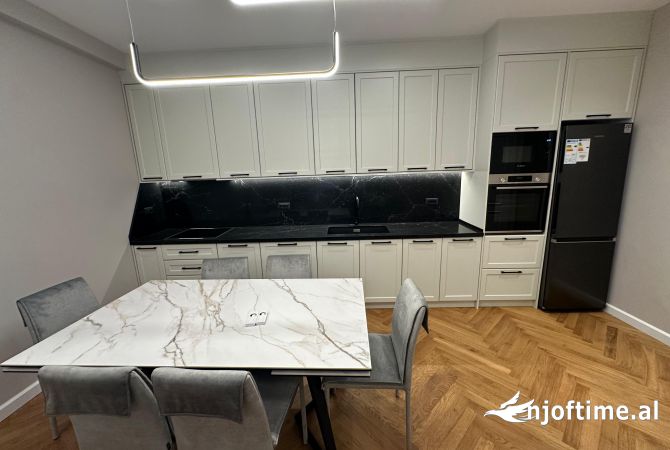 Shtepi me qera 3+1 ne Tirane - 2,500 Euro