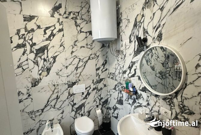 Shtepi me qera Apartament ne Tirane, 2+1, Mobilimi E mobiluar, Pagesa 1,600  Euro.