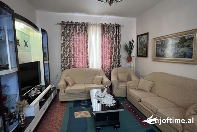 Shtepi me qera 2+1 ne Tirane - 460 Euro
