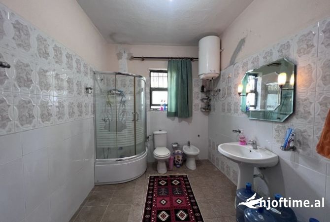 Shtepi me qera Shtepi Private ne Tirane, 2+1, Mobilimi E mobiluar, Pagesa 460  Euro.