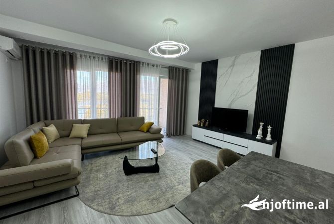 Shtepi ne shitje Apartament ne Tirane, 3+1, Mobilimi E mobiluar, Pagesa 349,999  Euro.