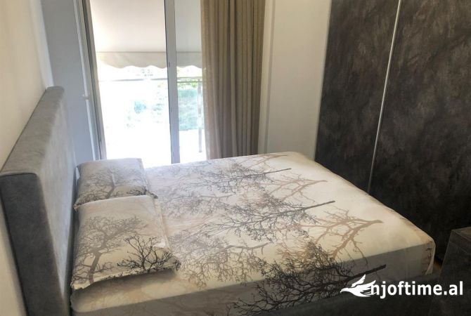 Shtepi ne shitje Apartament ne Tirane, 1+1, Mobilimi E mobiluar, Pagesa 114,999  Euro.