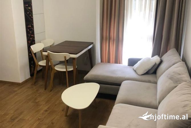 Shtepi ne shitje Apartament ne Tirane, 1+1, Mobilimi E mobiluar, Pagesa 114,999  Euro.