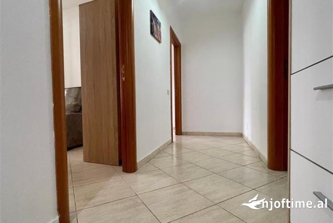 Shtepi ne shitje Apartament ne Tirane, 2+1, Mobilimi E mobiluar, Pagesa 209,999  Euro.