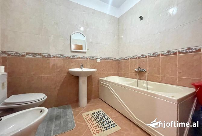 Shtepi ne shitje Apartament ne Tirane, 2+1, Mobilimi E mobiluar, Pagesa 209,999  Euro.