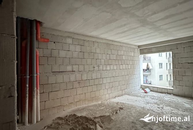 Shtepi ne shitje Apartament ne Tirane, 1+1, Mobilimi Bosh, pa mobiluar, Pagesa 105,979  Euro.