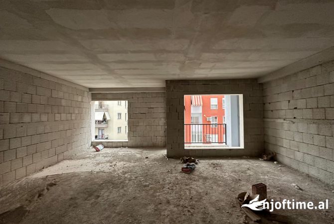 Shtepi ne shitje Apartament ne Tirane, 2+1, Mobilimi Bosh, pa mobiluar, Pagesa 159,599  Euro.