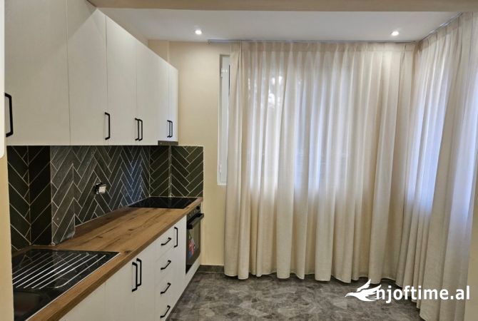Shtepi ne shitje Apartament ne Tirane, 2+1, Mobilimi E mobiluar, Pagesa 139,999  Euro.