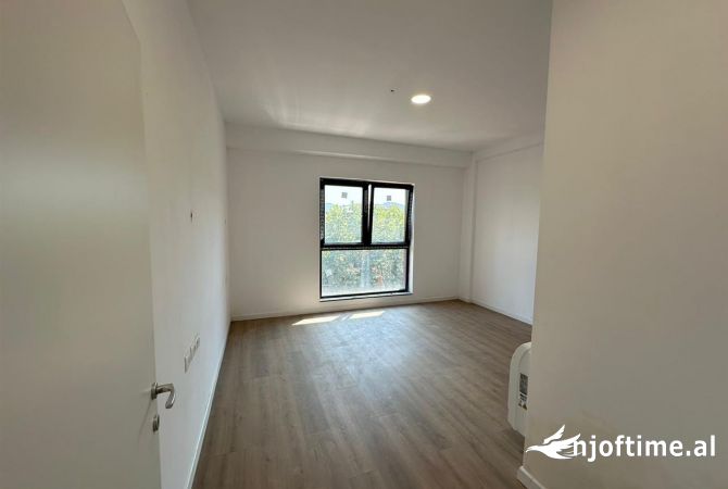 Ambient biznesi me qera 3+1 ne Tirane - 3,999 Euro