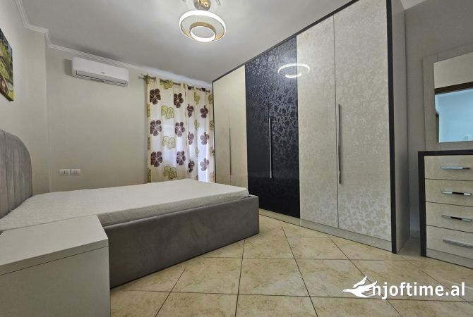 Shtepi me qera Apartament ne Tirane, 2+1, Mobilimi E mobiluar, Pagesa 749  Euro.