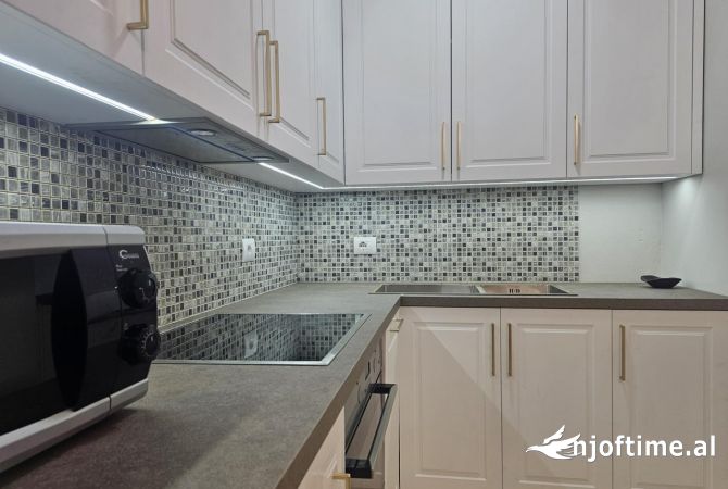 Shtepi me qera Apartament ne Tirane, 2+1, Mobilimi E mobiluar, Pagesa 749  Euro.