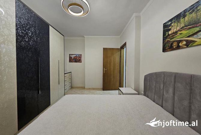 Shtepi me qera Apartament ne Tirane, 2+1, Mobilimi E mobiluar, Pagesa 749  Euro.