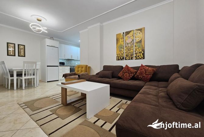 Shtepi me qera Apartament ne Tirane, 2+1, Mobilimi E mobiluar, Pagesa 749  Euro.