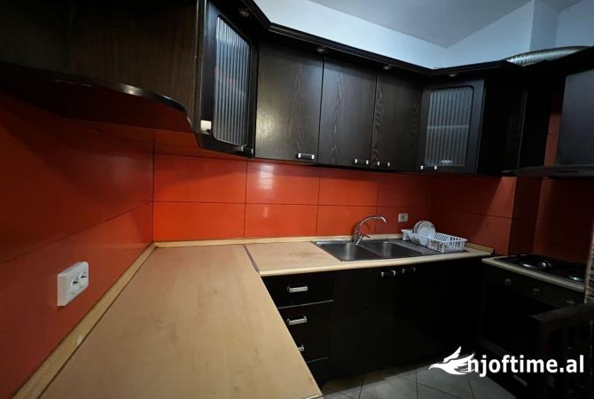 Shtepi ne shitje Apartament ne Tirane, 1+1, Mobilimi E mobiluar, Pagesa 119,999  Euro.