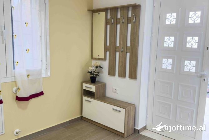 Shtepi me qera Vila Luksoze ne Tirane, 2+1, Mobilimi E mobiluar, Pagesa 1,101  Euro.