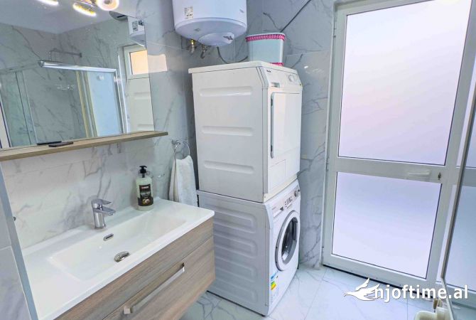 Shtepi me qera Vila Luksoze ne Tirane, 2+1, Mobilimi E mobiluar, Pagesa 1,101  Euro.