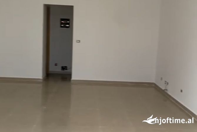 Ambient biznesi me qera 3+1 ne Tirane - 360 Euro