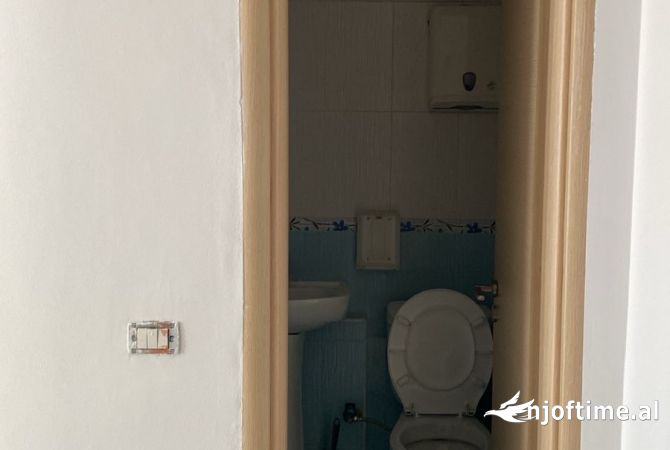 Ambient biznesi me qera 3+1 ne Tirane - 360 Euro