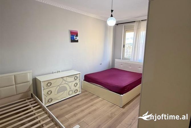 Shtepi ne shitje Apartament ne Tirane, 1+1, Mobilimi E mobiluar, Pagesa 86,999  Euro.