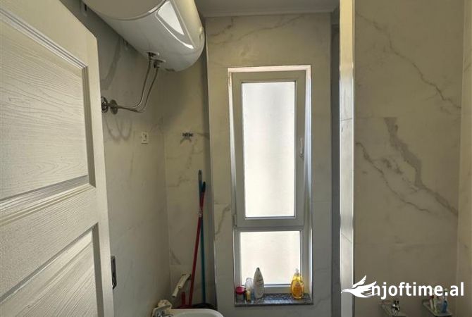 Shtepi ne shitje Apartament ne Tirane, 1+1, Mobilimi Bosh, pa mobiluar, Pagesa 114,999  Euro.