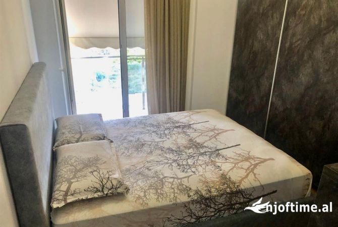 Shtepi ne shitje Apartament ne Tirane, 1+1, Mobilimi Bosh, pa mobiluar, Pagesa 114,999  Euro.