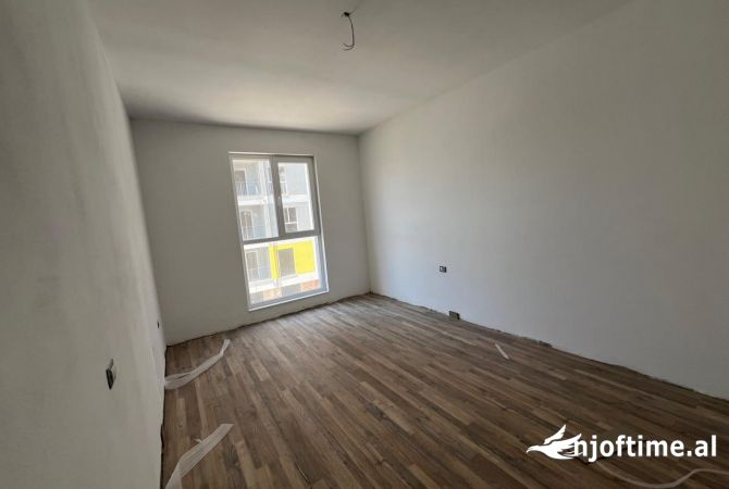 Shtepi ne shitje Apartament ne Tirane, 2+1, Mobilimi Bosh, pa mobiluar, Pagesa 124,500  Euro.