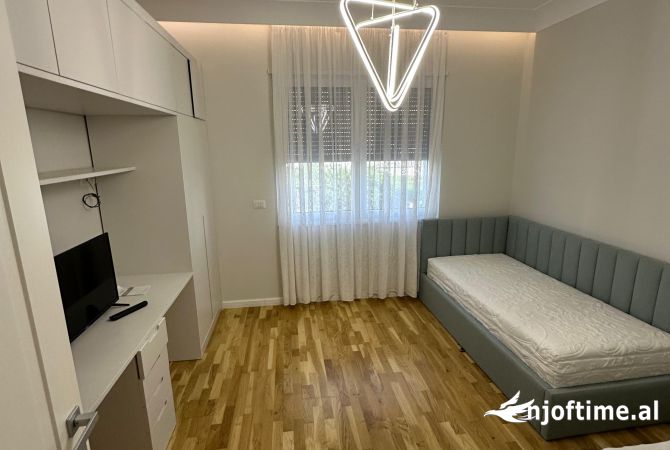 Shtepi me qera Apartament ne Tirane, 2+1, Mobilimi E mobiluar, Pagesa 1,500  Euro.