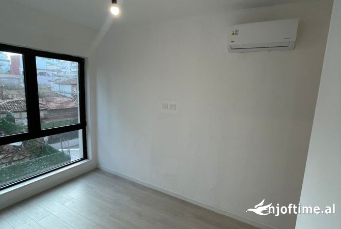 Ambient biznesi me qera 3+1 ne Tirane - 699 Euro