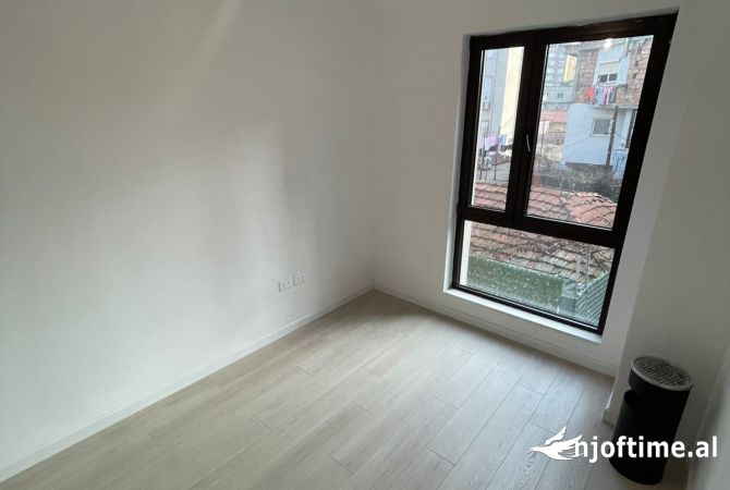 Ambient biznesi me qera 3+1 ne Tirane - 699 Euro