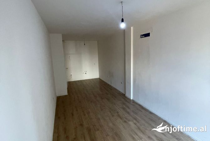 Apartament 2+1 per zyra me qira
