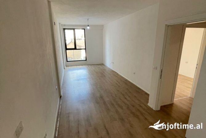 Apartament 2+1 per zyra me qira