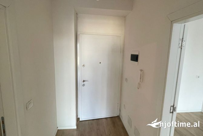Apartament 2+1 per zyra me qira