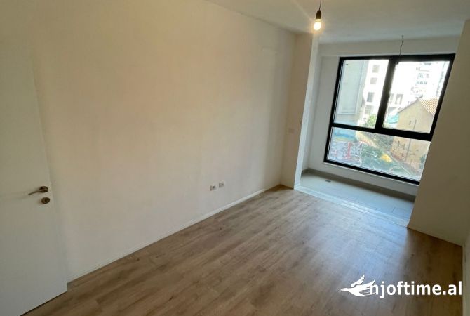 Ambient biznesi me qera 2+1 ne Tirane - 350 Euro
