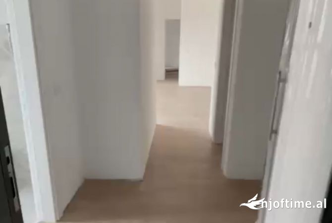 Shtepi ne shitje Apartament ne Tirane, 2+1, Mobilimi Bosh, pa mobiluar, Pagesa 140,999  Euro.