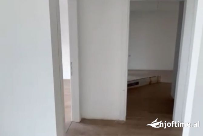 Shtepi ne shitje Apartament ne Tirane, 2+1, Mobilimi Bosh, pa mobiluar, Pagesa 140,999  Euro.