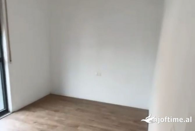 Shtepi ne shitje Apartament ne Tirane, 2+1, Mobilimi Bosh, pa mobiluar, Pagesa 140,999  Euro.