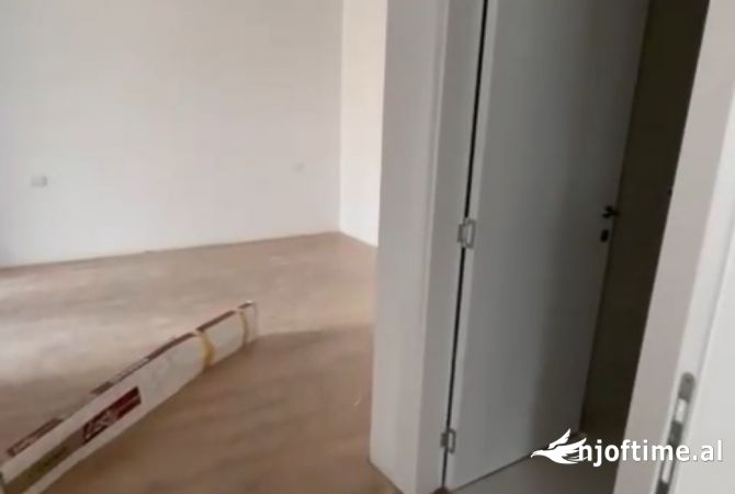 Shtepi ne shitje Apartament ne Tirane, 2+1, Mobilimi Bosh, pa mobiluar, Pagesa 140,999  Euro.