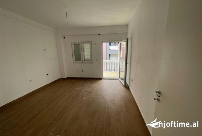 Shtepi ne shitje Apartament ne Tirane, 1+1, Mobilimi Bosh, pa mobiluar, Pagesa 119,350  Euro.