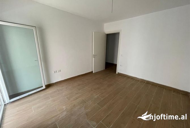 Shtepi ne shitje Apartament ne Tirane, 1+1, Mobilimi Bosh, pa mobiluar, Pagesa 119,350  Euro.