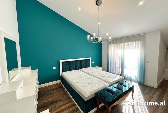 Shtepi ne shitje Apartament ne Tirane, 3+1, Mobilimi E mobiluar, Pagesa 150,000  Euro.