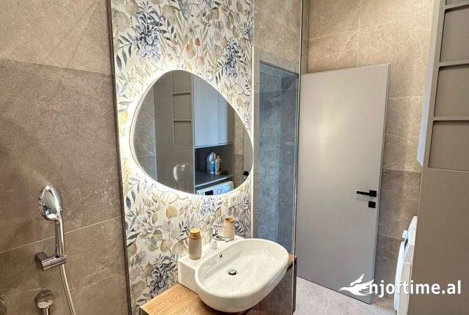 Shtepi me qera Apartament ne Tirane, 1+1, Mobilimi E mobiluar, Pagesa 1,000  Euro.