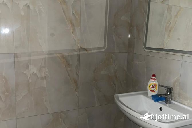 Ambient biznesi me qera 3+1 ne Tirane - 1,500 Euro