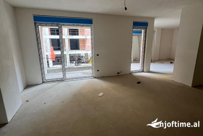 Shtepi ne shitje Apartament ne Tirane, 2+1, Mobilimi Bosh, pa mobiluar, Pagesa 173,200  Euro.