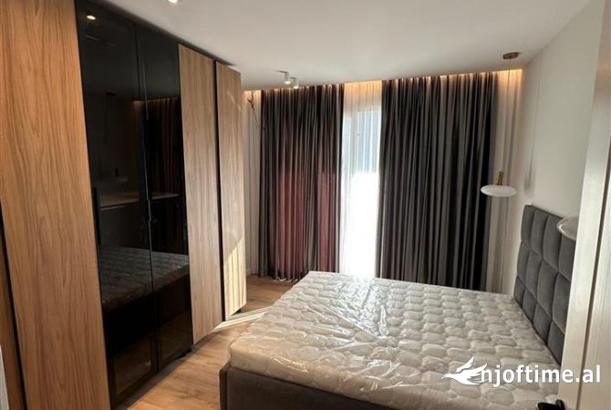 Shtepi me qera 4+1 ne Tirane - 2,999 Euro