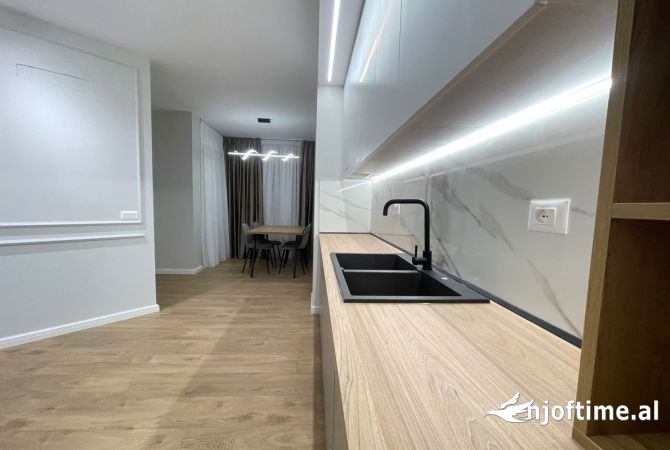 Shtepi ne shitje Apartament ne Tirane, 1+1, Mobilimi E mobiluar, Pagesa 135,001  Euro.