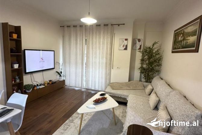 Shtepi me qera 1+1 ne Tirane - 749 Euro